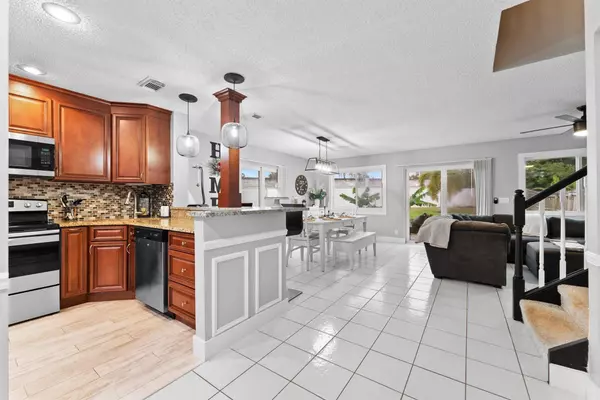 West Palm Beach, FL 33417,3906 Circle Lake DR