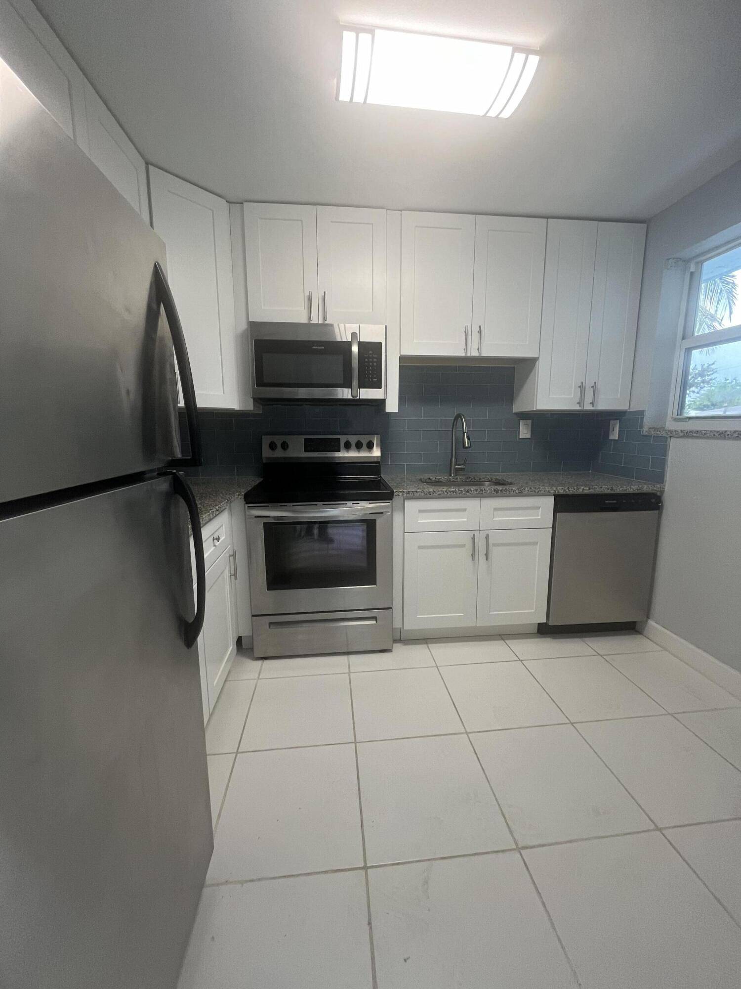 Deerfield Beach, FL 33441,1001 SE 3rd ST 1
