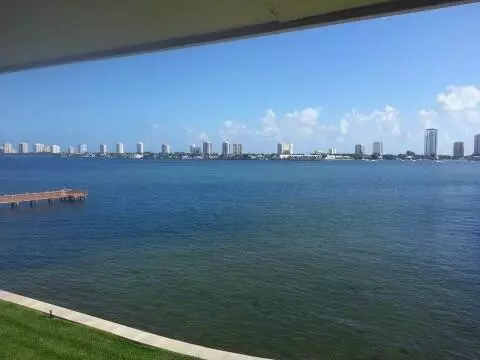 Riviera Beach, FL 33404,2936 Lake Shore DR 203