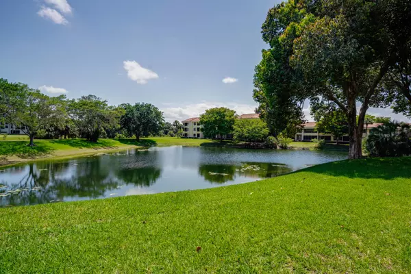 Boca Raton, FL 33433,7472 La Paz BLVD 102