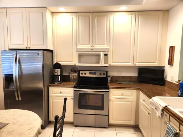 Fort Pierce, FL 34949,1 E Harbour Isle DR 104