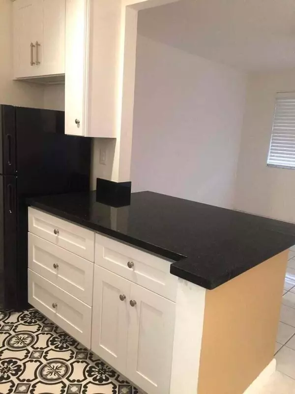 Hollywood, FL 33020,2915 Plunkett ST 11d