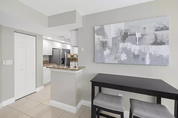 Royal Palm Beach, FL 33411,1400 S Crestwood CT 1401