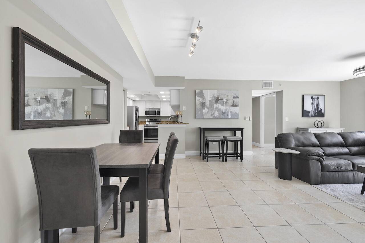 Royal Palm Beach, FL 33411,1400 S Crestwood CT 1401