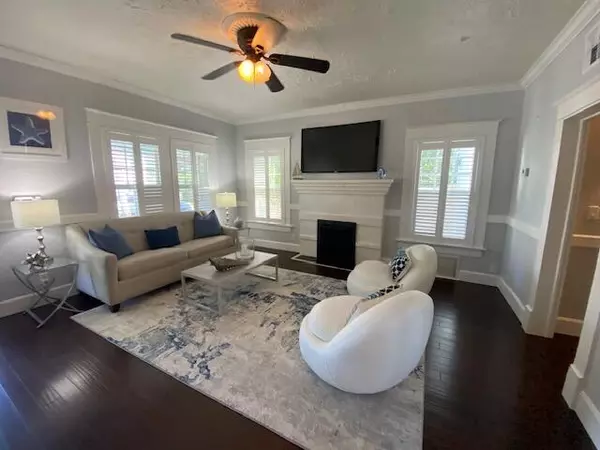 West Palm Beach, FL 33401,296 Vallette WAY