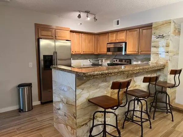 Hypoluxo, FL 33462,160 Yacht Club 206 WAY 206