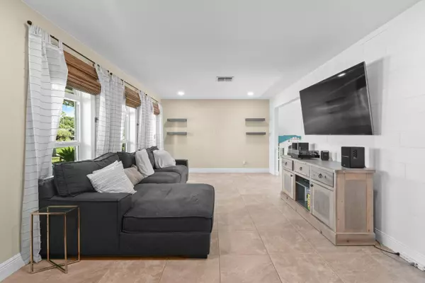 Palm Beach Gardens, FL 33410,11886 Hemlock ST