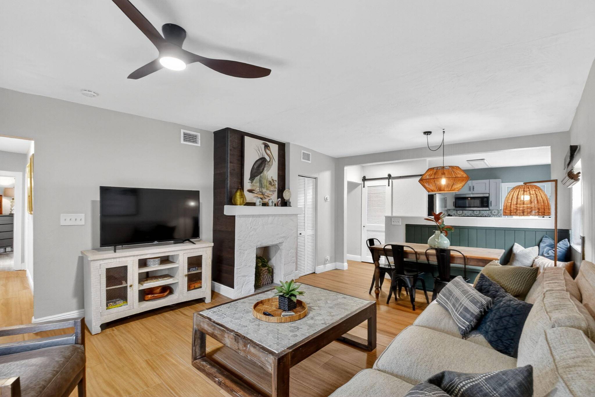 Lake Worth Beach, FL 33460,404 S M ST 1