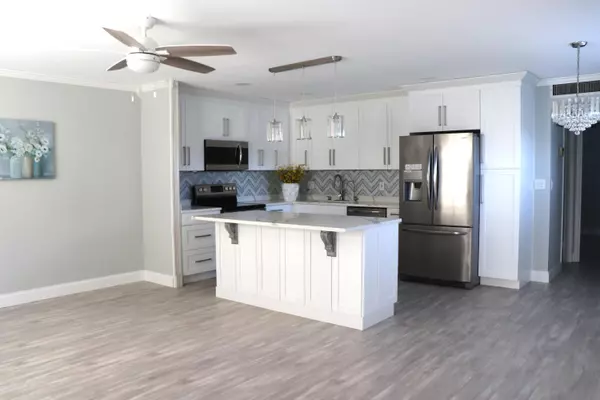 Delray Beach, FL 33446,147 Valencia G
