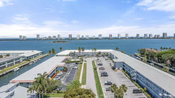 North Palm Beach, FL 33408,117 Lehane TER 201