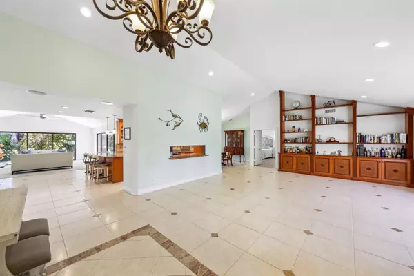 Boca Raton, FL 33434,3035 St James DR
