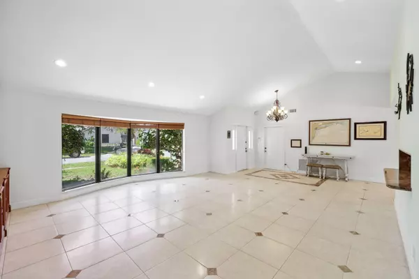 Boca Raton, FL 33434,3035 St James DR