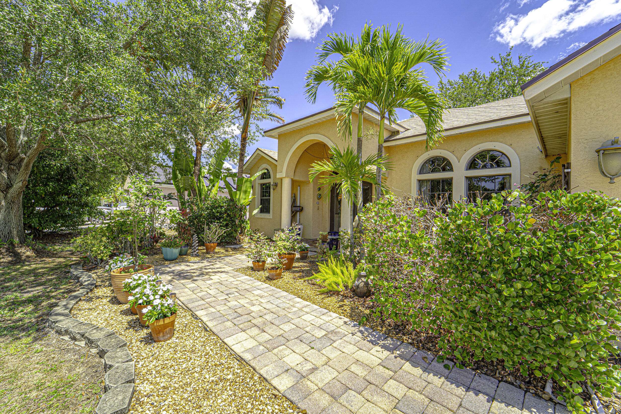 Port Saint Lucie, FL 34953,1613 SW Cecelia LN