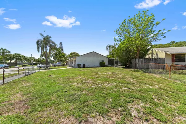 Greenacres, FL 33463,4755 Centurian WAY