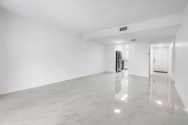 Jupiter, FL 33469,18081 SE Country Club DR 32-311
