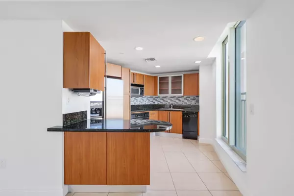 West Palm Beach, FL 33401,610 Clematis ST 512