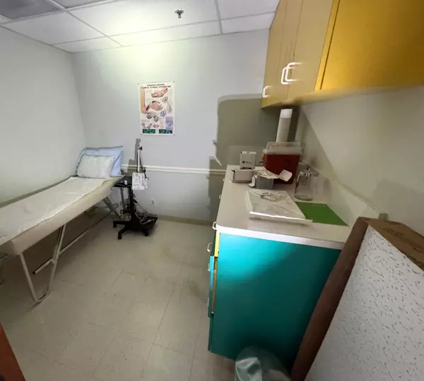 Loxahatchee Groves, FL 33470,13005 Southern BLVD 115