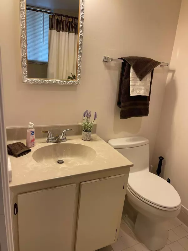 Lake Worth, FL 33462,5981 Via Vermilya 106-A