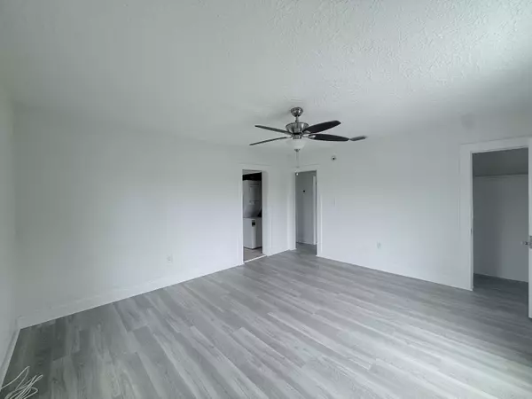 West Palm Beach, FL 33405,411 Nathan Hale RD 2