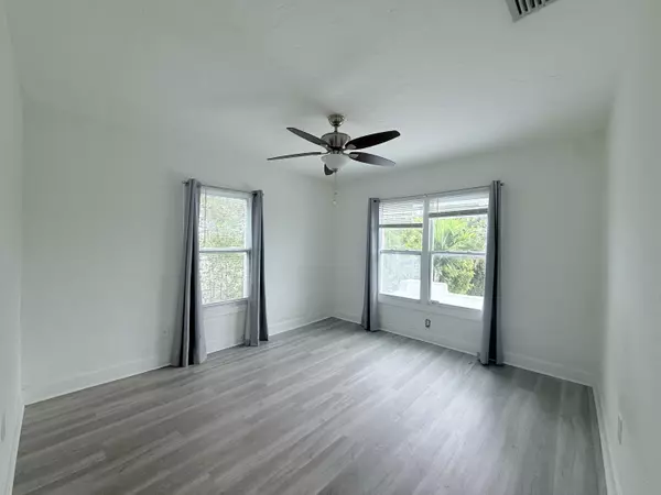 West Palm Beach, FL 33405,411 Nathan Hale RD 2