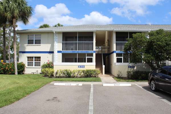 1500 SE Royal Green CIR 208, Port Saint Lucie, FL 34952