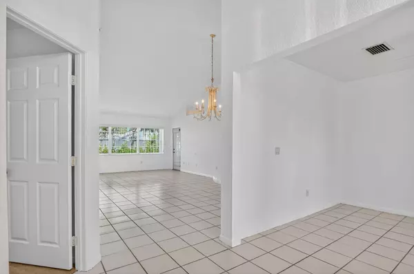 Boca Raton, FL 33487,17215 Boca Club BLVD 2