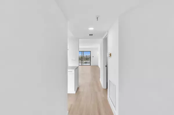 Delray Beach, FL 33446,7076 Huntington LN 806