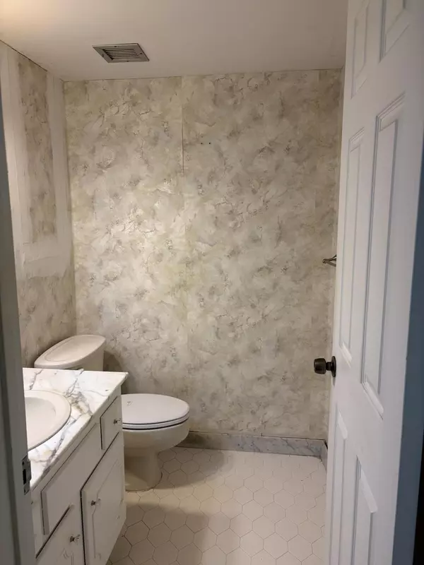 West Palm Beach, FL 33401,2000 Presidential WAY 1102