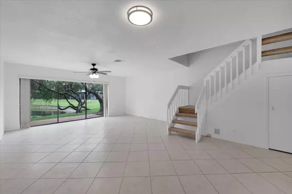 4718 NW 82nd AVE 1706, Lauderhill, FL 33351