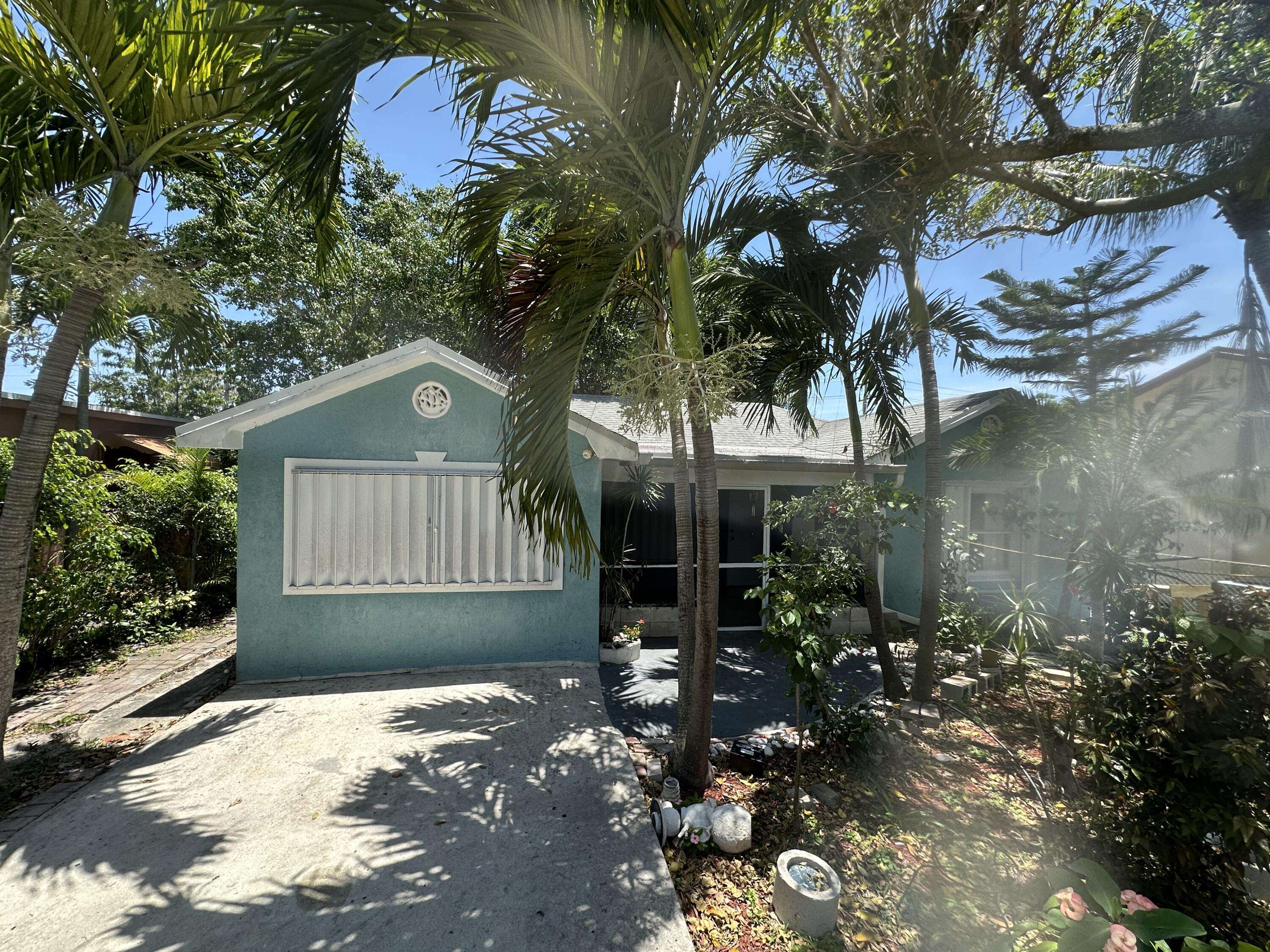 Lake Worth Beach, FL 33460,326 N B ST