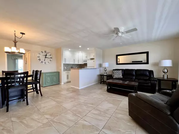 25 Berkshire A, West Palm Beach, FL 33417
