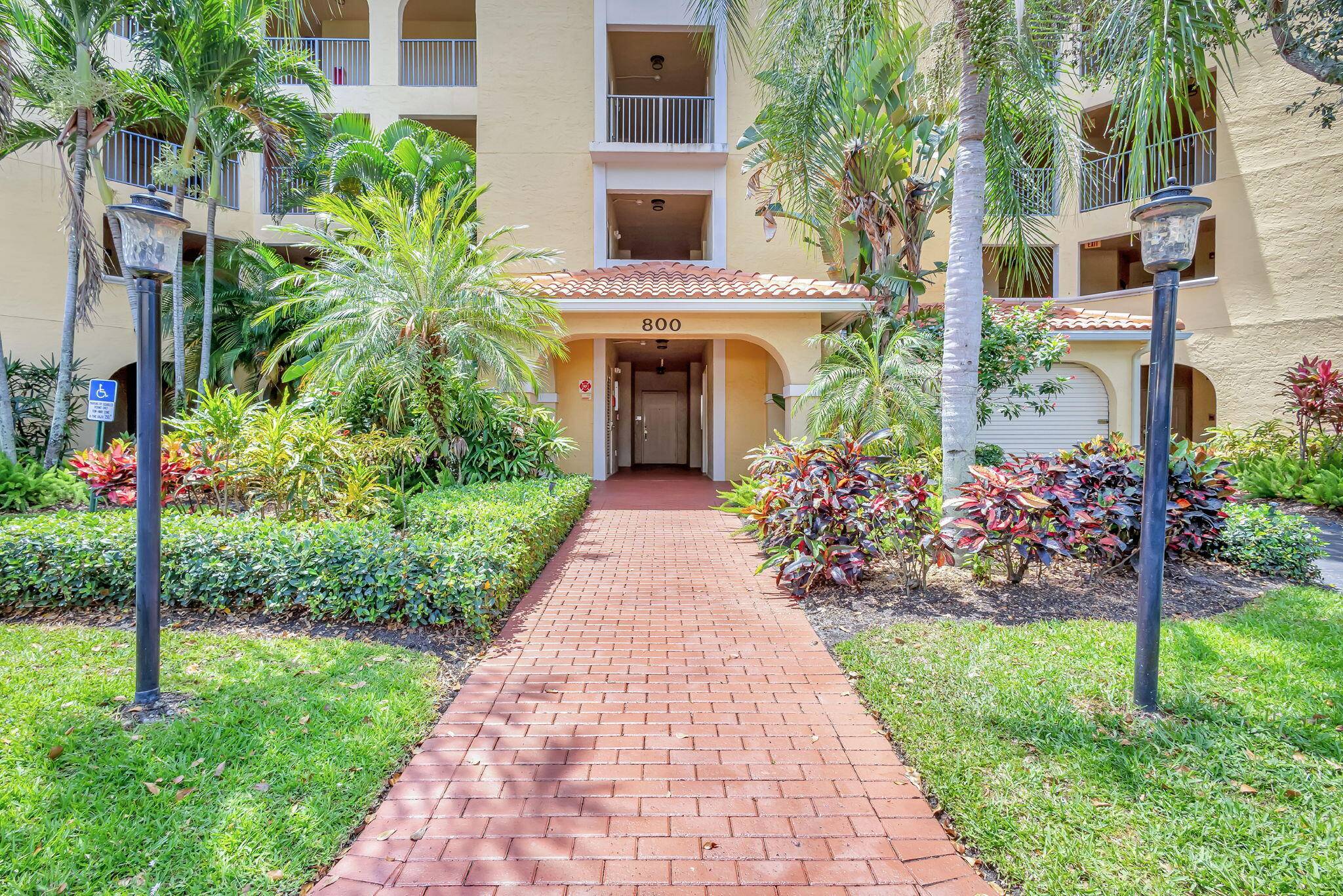 Juno Beach, FL 33408,800 Uno Lago DR 302