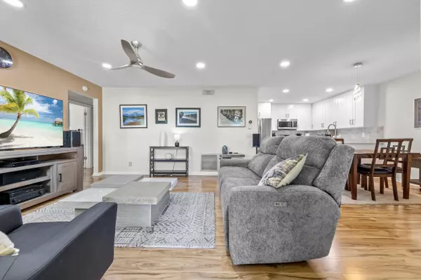 Greenacres, FL 33463,3561 Pine Tree CT A-2