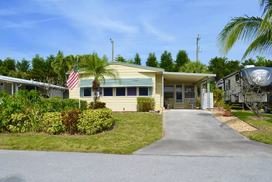 8031 SE Homestead AVE, Hobe Sound, FL 33455