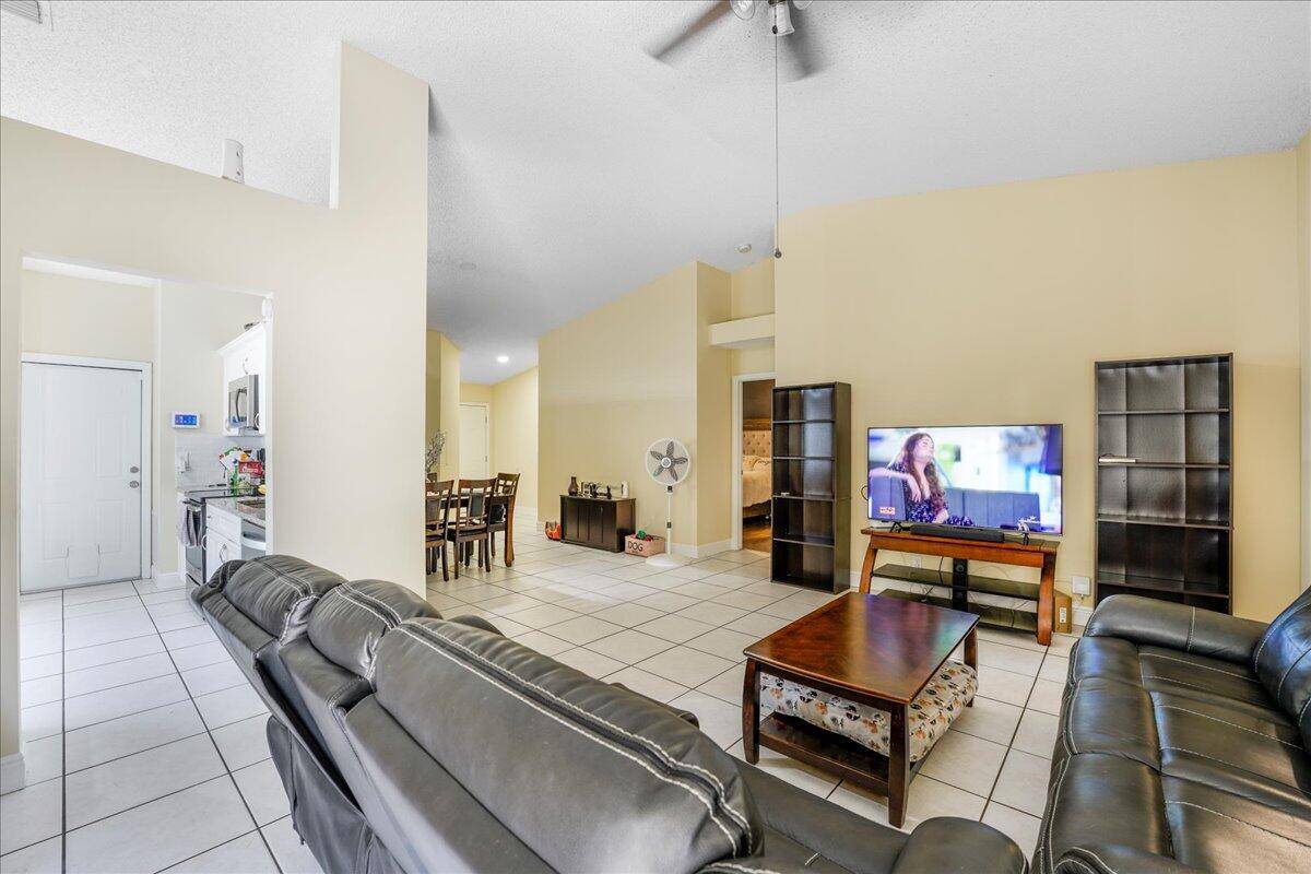 Boynton Beach, FL 33426,75 Paxford LN