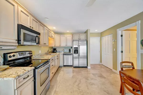 Fort Pierce, FL 34949,2400 S Ocean DR 1033