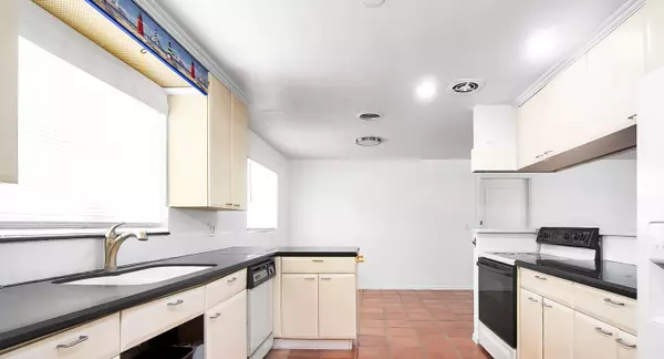 Tequesta, FL 33469,360 Saturn AVE