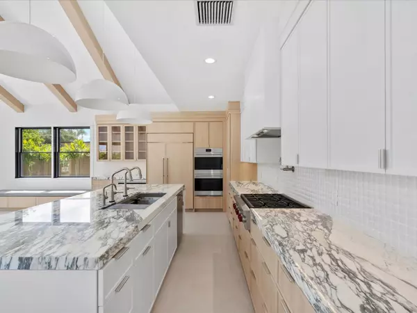 Tequesta, FL 33469,8 Leeward CIR