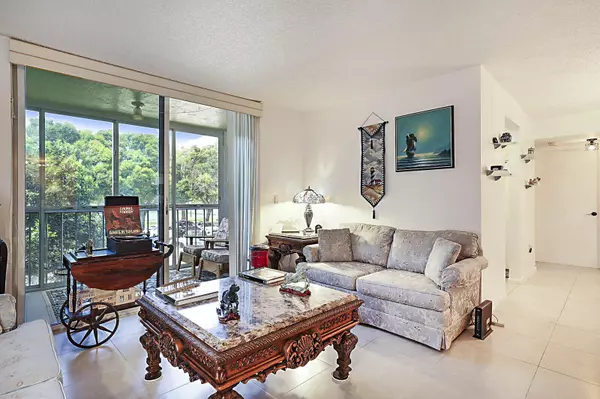 Delray Beach, FL 33484,5936 Morningstar CIR 201