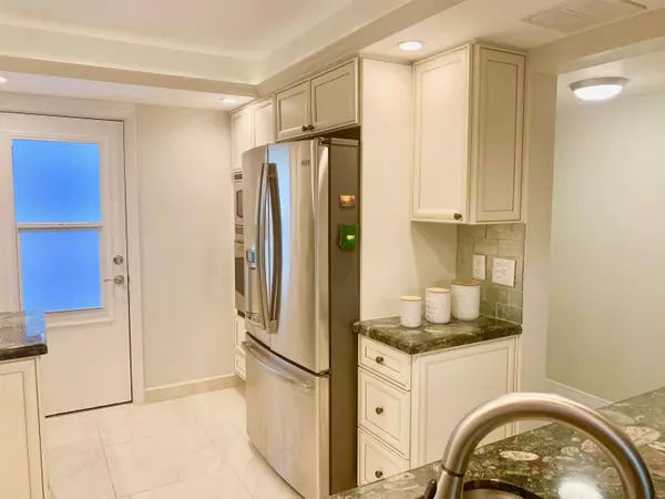 Palm Beach Shores, FL 33404,145 Ocean AVE 304