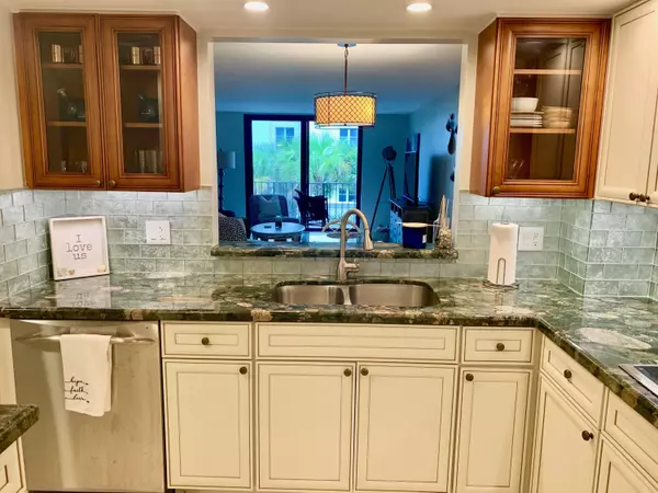 145 Ocean AVE 304, Palm Beach Shores, FL 33404