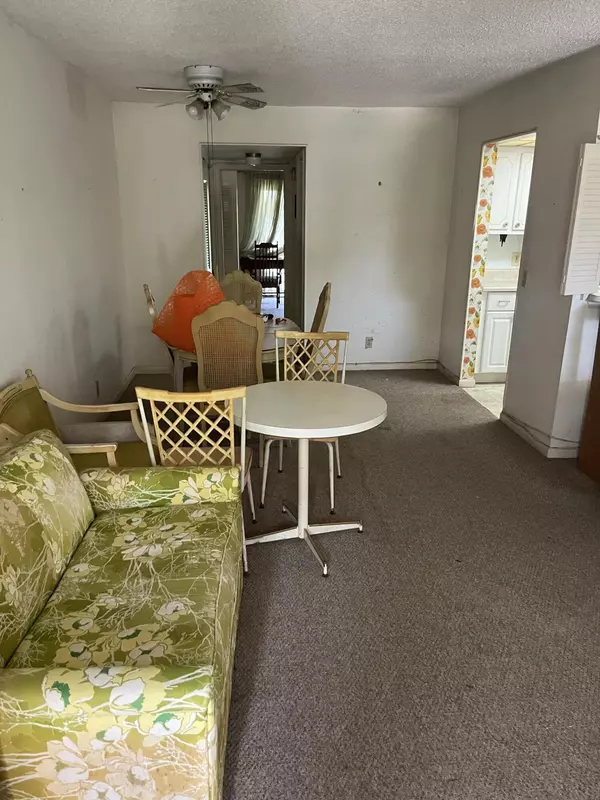 West Palm Beach, FL 33417,230 Canterbury J