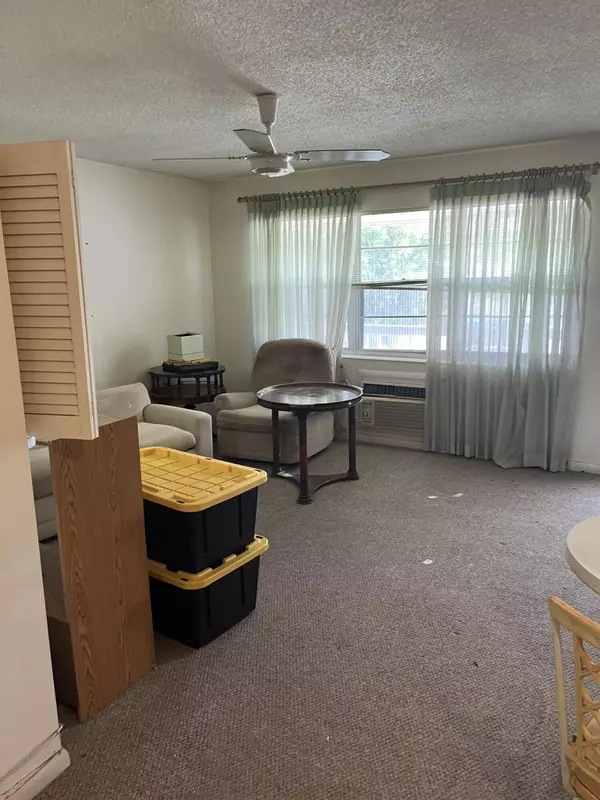West Palm Beach, FL 33417,230 Canterbury J