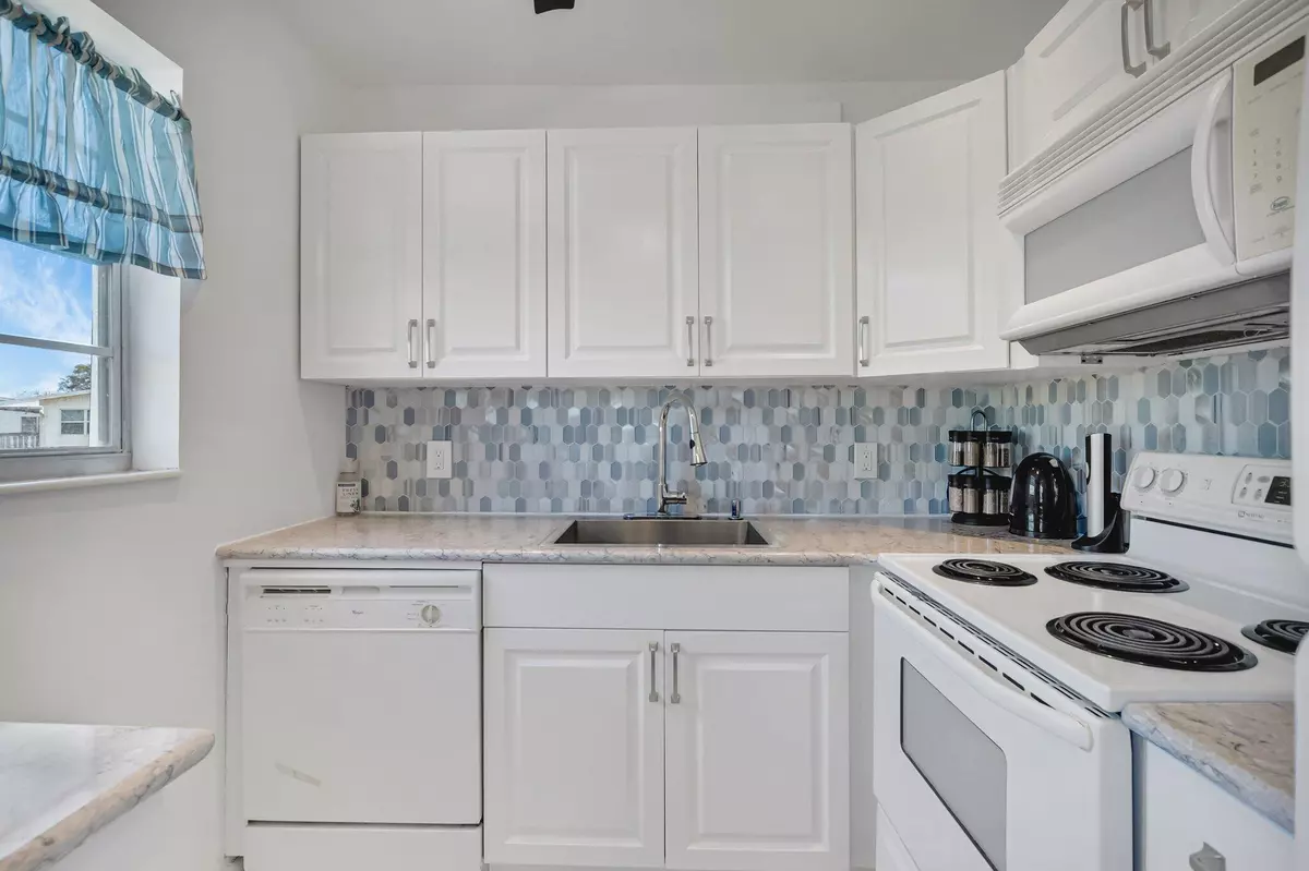 Deerfield Beach, FL 33442,376 Markham Q