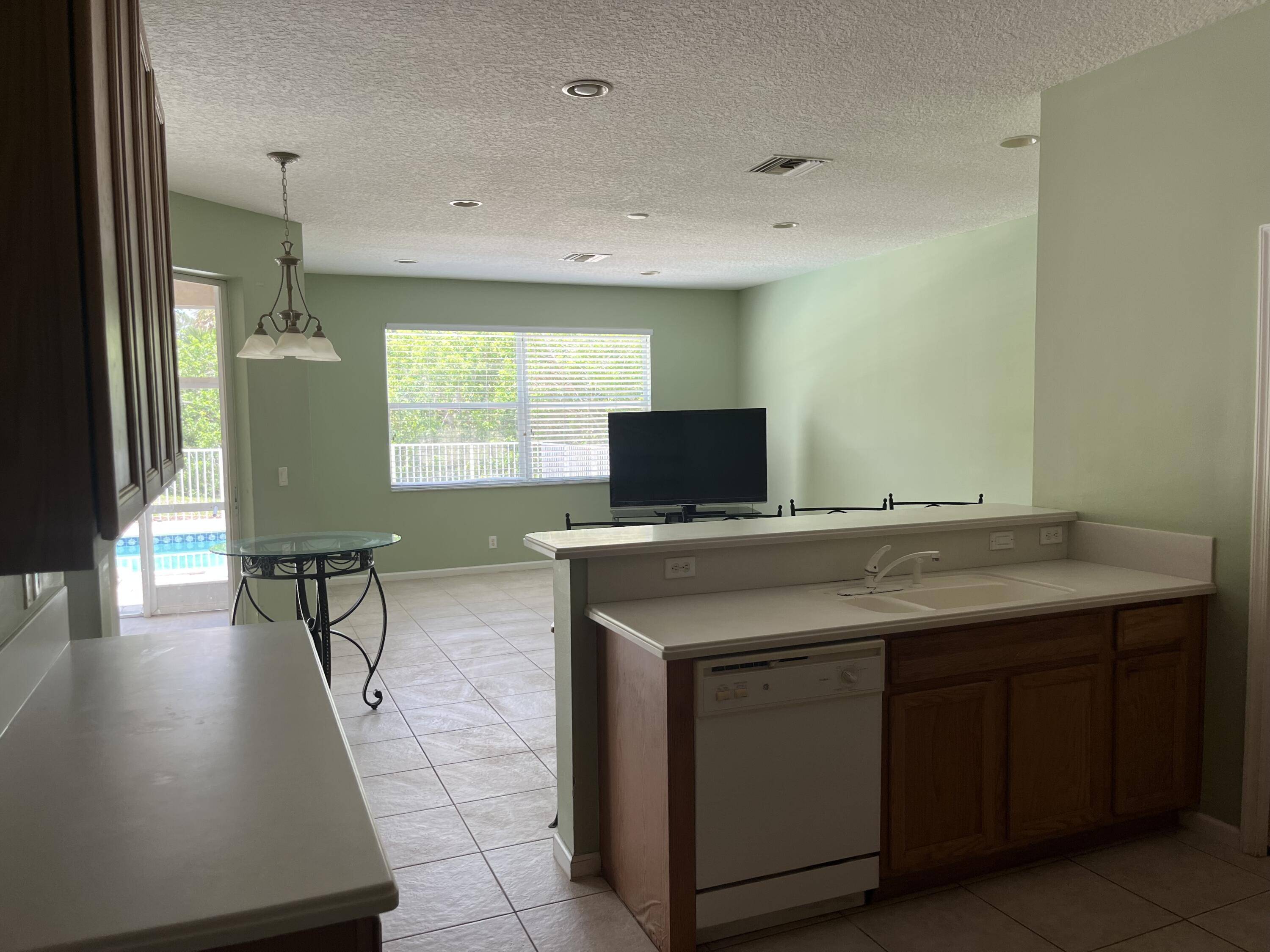 Vero Beach, FL 32967,6110 46th LN
