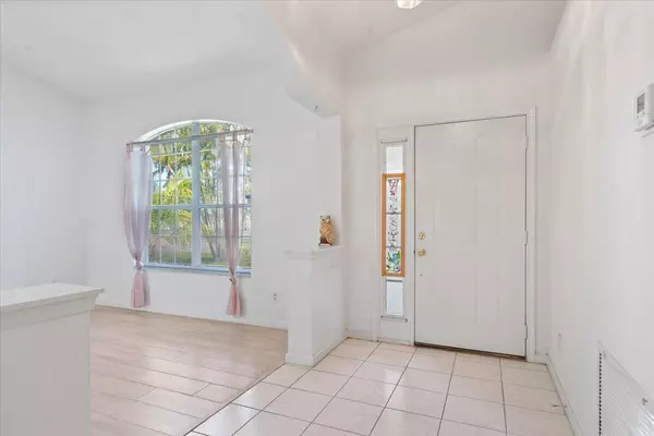 Port Saint Lucie, FL 34983,531 SE Evergreen TER