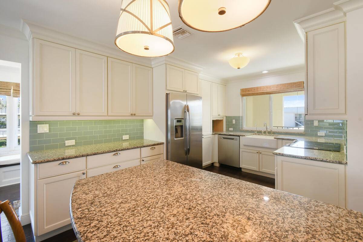 Tequesta, FL 33469,325 Beach 301 RD 301