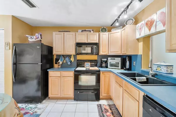 Delray Beach, FL 33445,2890 SW 22nd CIR 242 B