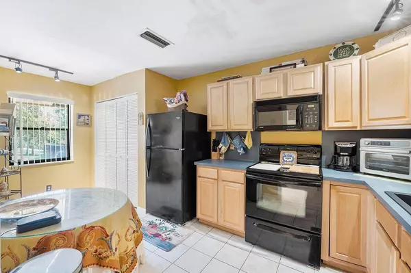 Delray Beach, FL 33445,2890 SW 22nd CIR 242 B