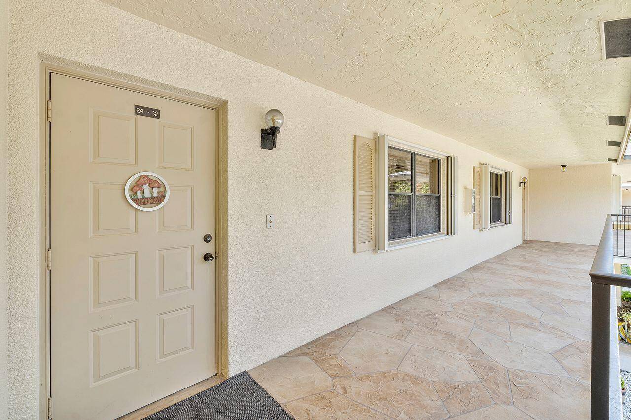 Delray Beach, FL 33445,2890 SW 22nd CIR 242 B